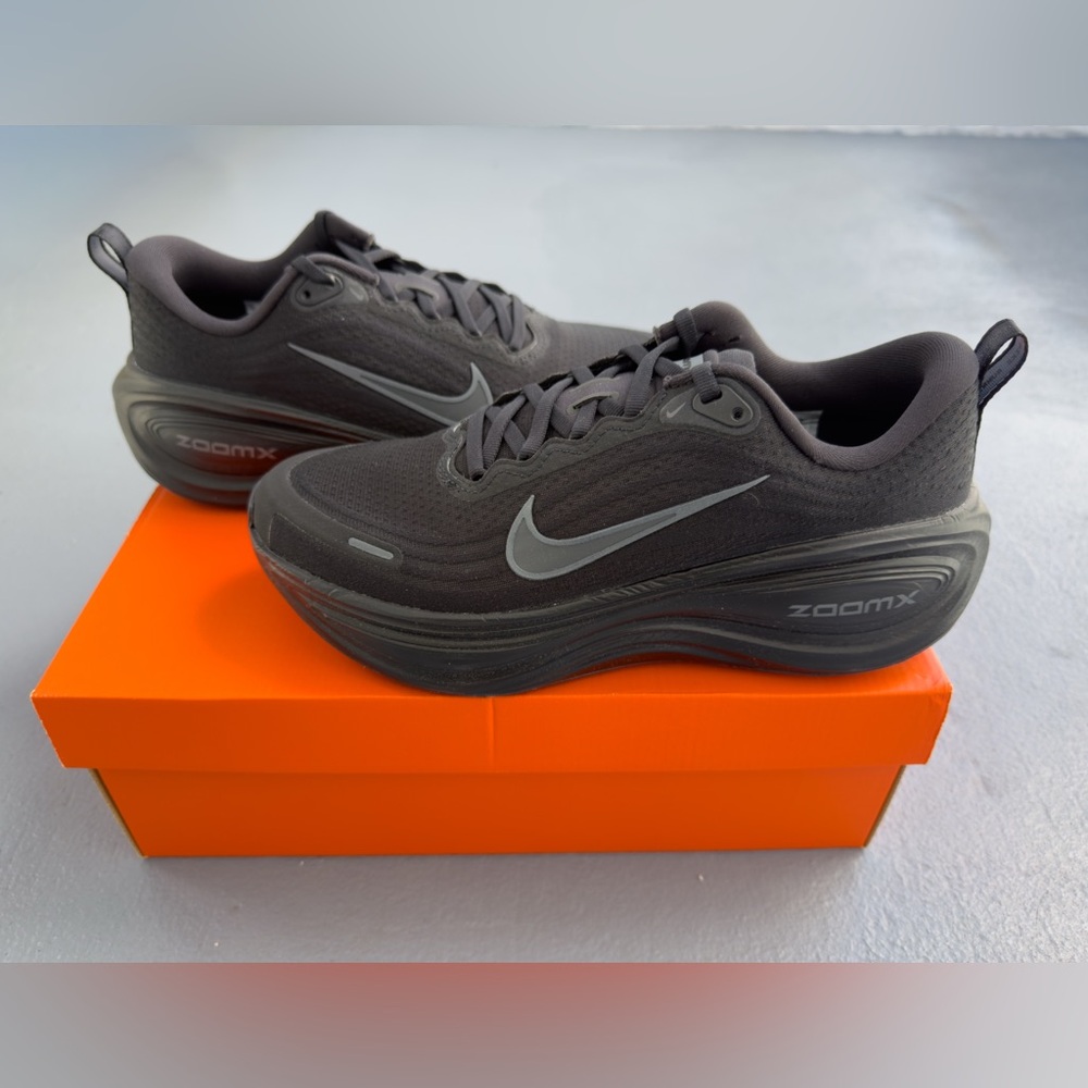 Nike Vomero Plus Sneakers - Picture 2 of 3